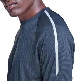 Mens Endurance T-Shirt Close Up